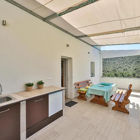 3 Bedroom In Semesterbostad Vinišće